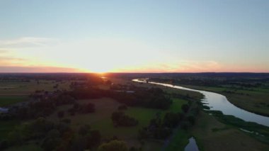 Göldeki ağaçların yansıması - Polonya Gölü