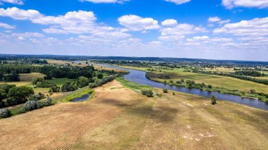 Göl manzarası kırsal kesimden.