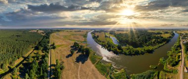 Güzel Rzeka Warta Gölü gün batımında, Polonya