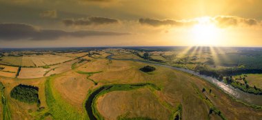 Güzel Rzeka Warta Gölü gün batımında, Polonya