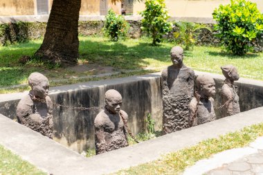 Heykel kölelerin Stone Town Zanzibar kölelik kurbanları adanmış
