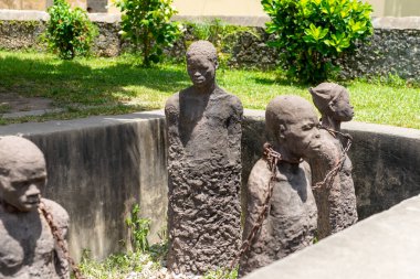 Heykel kölelerin Stone Town Zanzibar kölelik kurbanları adanmış