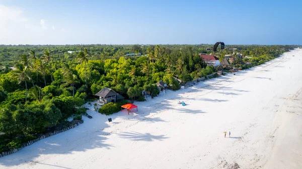 Ein Wunderschöner Strand Auf Der Insel Sansibar Umgeben Von Palmen — Stockfoto