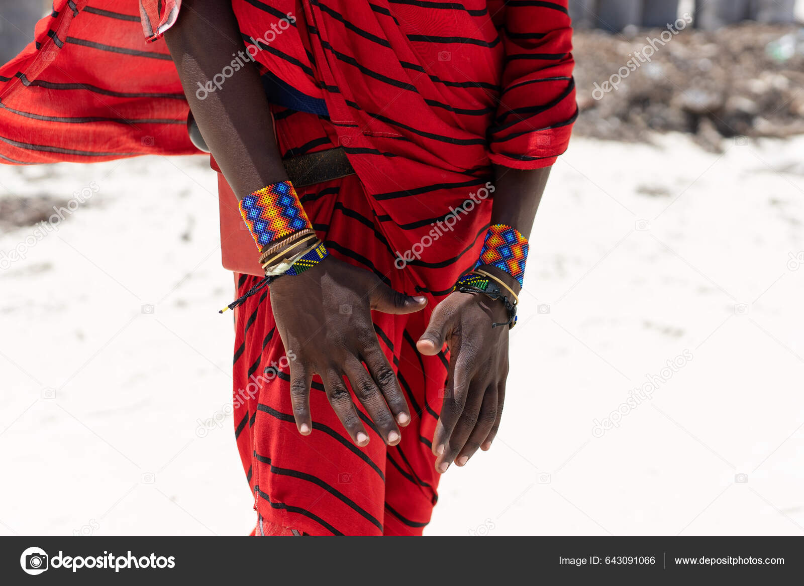 Ανακαλύψτε Ζωντανή Κουλτούρα Του Λαού Masai Εξερευνώντας Παραδοσιακά Ρούχα  Και — Φωτογραφία Αρχείου © sebastianjusko@icloud.com #643091066