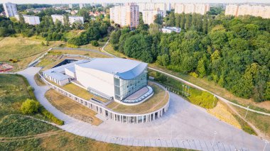 Polonya 'nın Lubuskie Voyvodalığında yer alan Gorzw Wlkp' un panoramik insansız hava aracı fotoğrafı, şehir manzarasının özünü güzel bir şekilde yakalıyor.