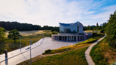 Polonya 'nın Lubuskie Voyvodalığında yer alan Gorzw Wlkp' un panoramik insansız hava aracı fotoğrafı, şehir manzarasının özünü güzel bir şekilde yakalıyor.