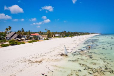 Kiwengwa Sahili 'nin, Zanzibar' ın, Tanzanya 'nın nefes kesici panoramik manzarasında kaybolun.