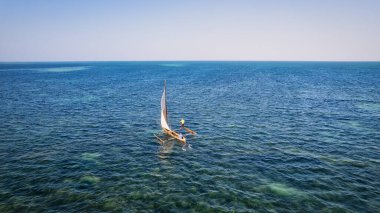 Kiwengwa Sahili 'nin, Zanzibar' ın, Tanzanya 'nın nefes kesici panoramik manzarasında kaybolun.