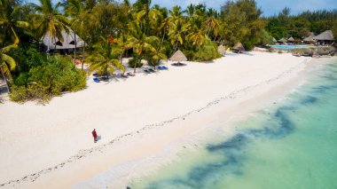 Nefes kesici güzelliğiyle Zanzibar Plajı, günlük hayatın karmaşasından kaçmak ve kendilerini tropik bir cennete daldırmak isteyenler için mükemmel bir yer..