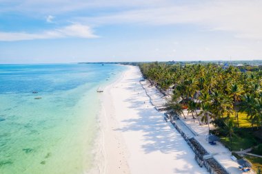 Zanzibar plaj yazları serinletici deniz esintisi sıcağa karşı hoş bir dinlenmedir..