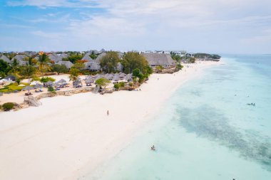 Zanzibar Plajı, nefes kesen berrak suları ve turistlere tropik bir kaçış arayan el değmemiş beyaz kumları olan egzotik bir cennettir..