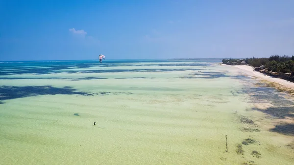 Ciepła Pogoda Spokojne Wody Sprawiają Lato Plaży Zanzibar Jest Popularnym — Zdjęcie stockowe