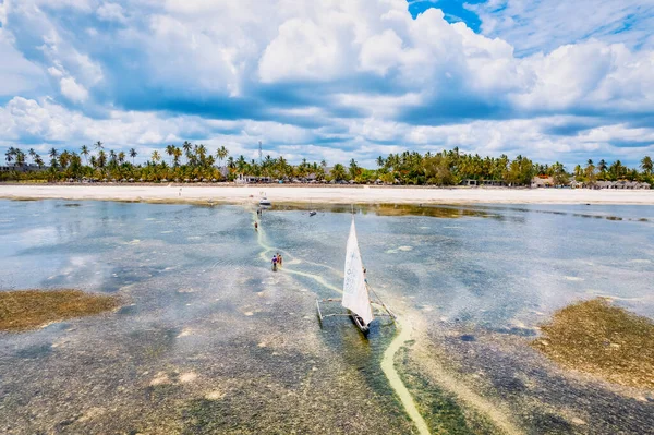 Białe Piaszczyste Plaże Zanzibaru Idealnym Miejscem Spędzania Leniwych Wakacji Plaży — Zdjęcie stockowe
