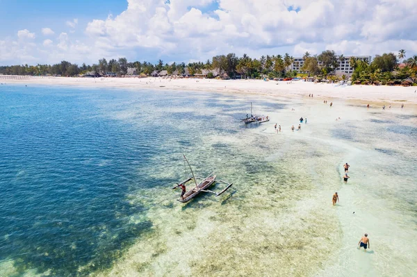 Osvěžující Mořský Vánek Během Léta Pláži Zanzibar Vítaným Odpočinkem Horka — Stock fotografie