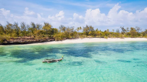 Wyspa Zanzibar Oferuje Oszałamiającą Tropikalną Plażę Białym Piaskiem Palmami Turkusowymi — Zdjęcie stockowe