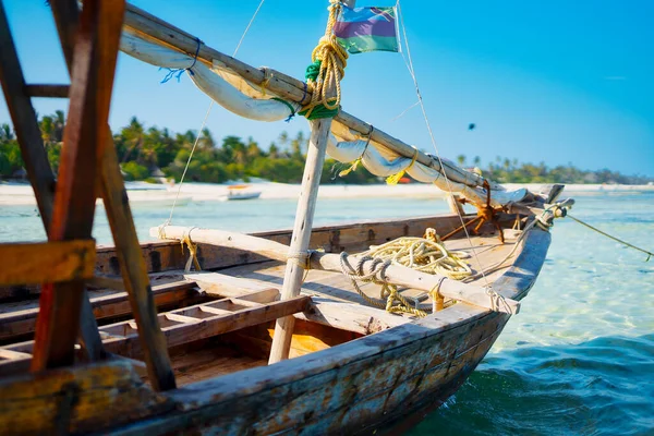 Barco Pesquero Madera Con Diseño Tradicional Comúnmente Encontrado Tanzania Situado Imagen de stock