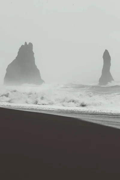 Weathered Rocks Beach Monochrome Landscape Photo Beautiful Nature Scenery Photography — Stockfoto