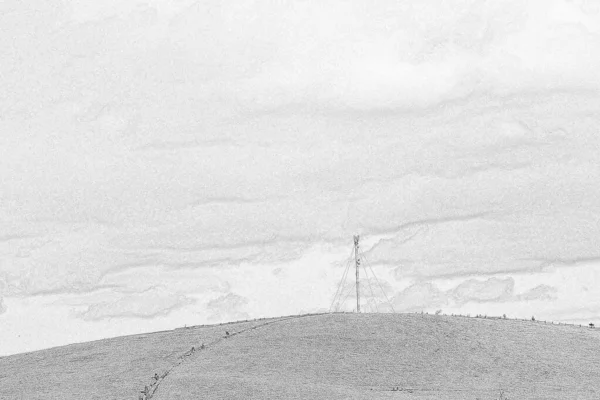 Estación Transmisión Colina Nubes Pesadas Grabado Boceto Dibujado Mano Foto — Foto de Stock