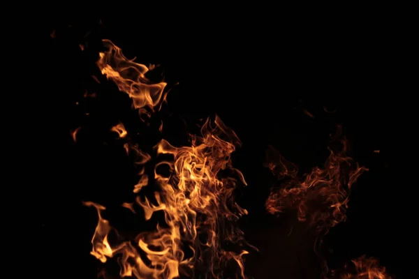 Siyah Arka Planda Ateş Alevleri — Stok fotoğraf
