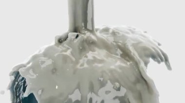 Beyaz Kolajen Cilt Serumu yüz yüze düşüyor. Süt, yağ ya da beyaz krem yüzünü temizler ve korur. Güzellik ve kozmetik çözeltisi, makyaj özü akışı, kozmetik cilt bakımı ürünü, 3D görüntüleme