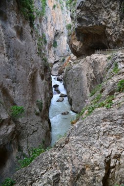 Türkiye 'nin Adana kentinde yer alan Çakit Kanyonu önemli bir turizm alanıdır.