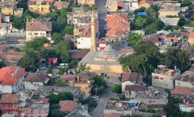 Türkiye 'nin Kozan ilçesinde yer alan Hokadem Camii 1488 yılında inşa edildi..