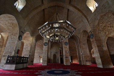 Türkiye 'nin Kozan ilçesinde yer alan Hokadem Camii 1488 yılında inşa edildi..