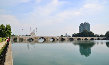 Tarihi Taş Köprüsü - Adana / TURKEY
