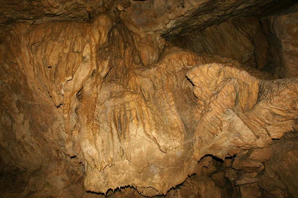 ゴゴル洞窟はトルコのZonguldakに位置しています 長さ3350メートルの洞窟はトルコ最大の洞窟の一つです — ストック写真