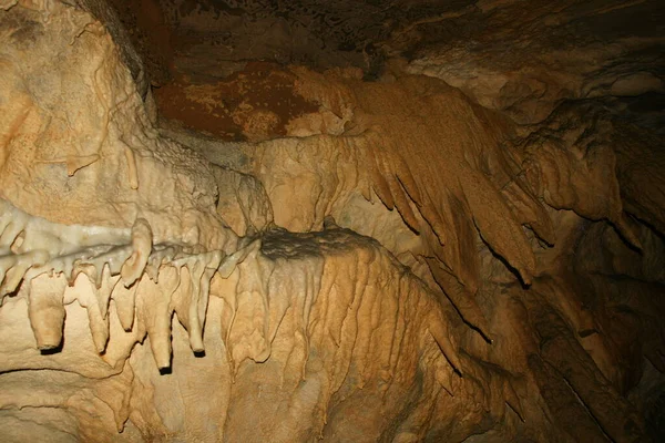 ゴゴル洞窟はトルコのZonguldakに位置しています 長さ3350メートルの洞窟はトルコ最大の洞窟の一つです — ストック写真