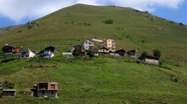 Türkiye 'nin Rize kentinde yer alan Anzer Platosu önemli bir turizm merkezi.