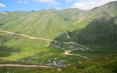 Türkiye 'nin Rize kentinde yer alan Palovit Platosu, bölgedeki doğallığını koruyan yerlerden biri..