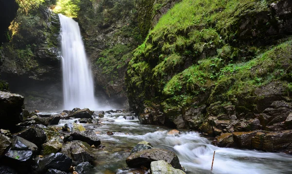 Situato Rize Turchia Palovit Waterfall Uno Dei Luoghi Più Visitati — Foto Stock