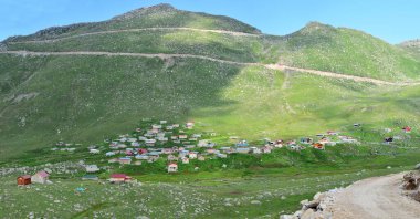 Türkiye 'nin Rize kentindeki Samistal Platosu önemli bir yerel platodur..