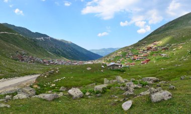 Türkiye 'nin Rize kentinde yer alan Kavrun Platosu önemli bir yerel platodur..