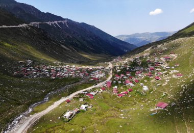 Türkiye 'nin Rize kentinde yer alan Kavrun Platosu önemli bir yerel platodur..