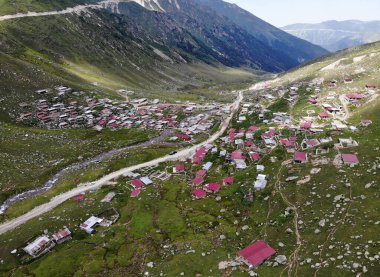 Türkiye 'nin Rize kentinde yer alan Kavrun Platosu önemli bir yerel platodur..