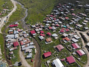 Türkiye 'nin Rize kentinde yer alan Kavrun Platosu önemli bir yerel platodur..