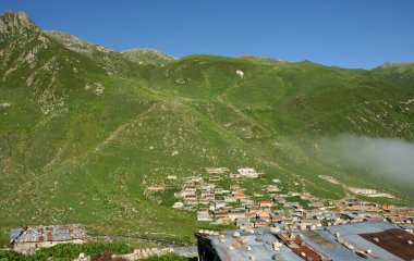 Türkiye 'nin Rize kentinde yer alan Kavrun Platosu önemli bir yerel platodur..