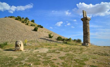 Karaku Tumulus, Adyaman 'da bulunan antik bir yerleşim birimidir..
