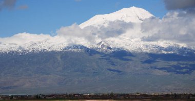 Ararat Dağı (5,137 metre), Türkiye 'nin en yüksek noktası