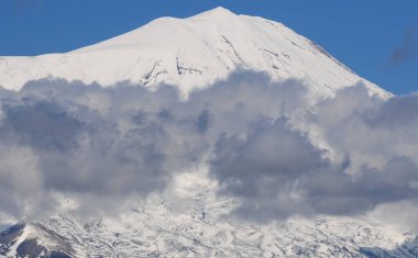 Ararat Dağı (5,137 metre), Türkiye 'nin en yüksek noktası
