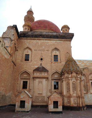 Doubeyazt, Türkiye 'de yer alan bu büyük saray 17. yüzyılda inşa edildi..
