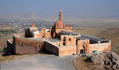 Doubeyazt, Türkiye 'de yer alan bu büyük saray 17. yüzyılda inşa edildi..