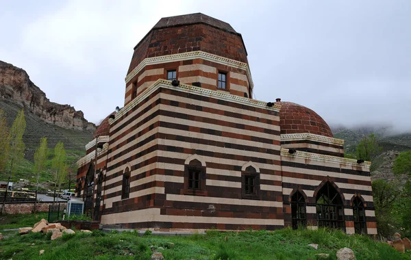 Located Dogubeyazt Turkey Tomb Belongs Famous Kurdish Poet — Stock Photo, Image
