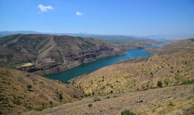 Türkiye 'nin Bingöl kentinde yer alan Za Mağaraları, erken dönem Hıristiyan dönemine dayanmaktadır..