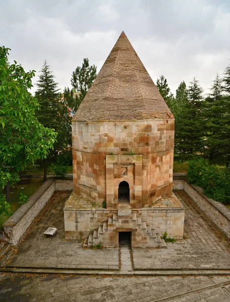 アフヨカラヒサールに位置し このKulliyeはオスマン帝国時代に建てられました — ストック写真