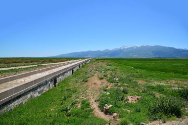 Türkiye 'nin Bolvadin kentinde yer alan Krkgz Köprüsü Bizans döneminde inşa edildi.