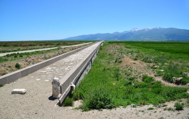 Türkiye 'nin Bolvadin kentinde yer alan Krkgz Köprüsü Bizans döneminde inşa edildi.