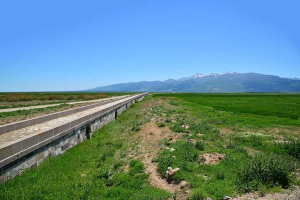 Türkiye 'nin Bolvadin kentinde yer alan Krkgz Köprüsü Bizans döneminde inşa edildi.